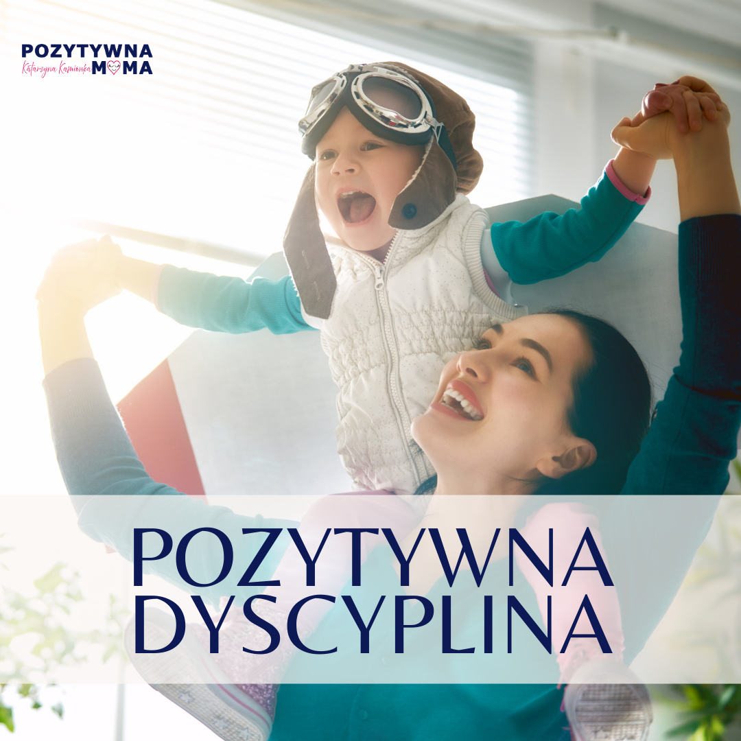 Mama bawiąca się z dzieckiem, ucząca Pozytywnej Dyscypliny w wychowaniu, po konsultacji z Katarzyną Kamionką